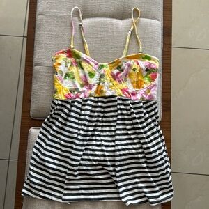 Billabong Floral. Black and White stripped Top Size Small